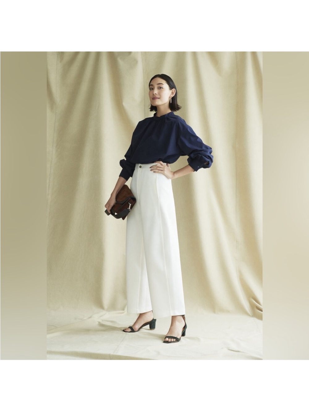Uniqlo High-Waist Wide Leg Barrel Pants in White